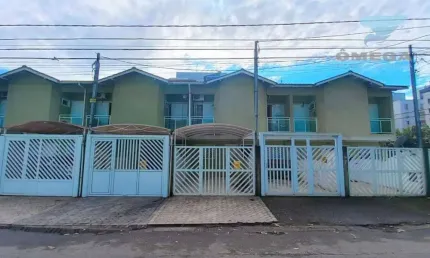 Sobrado à Venda no Tombo no Guarujá | Omega Imóveis
