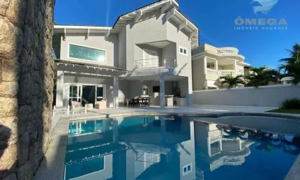 Casa à Venda no Condomínio Jardim Acapulco no Guarujá | Omega Imóveis