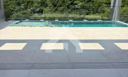Casa em Alphaville: 3 Suítes, 5 Banheiros, 326m² à Venda