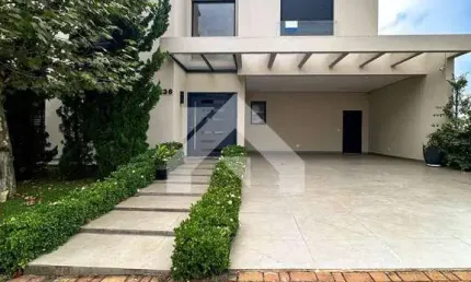 Casa de Condomínio em Alphaville - Santana de Parnaíba, SP