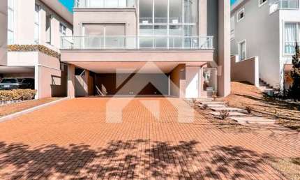 Casa de Condomínio em Alphaville - Santana de Parnaíba, SP