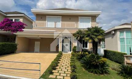 Luxuosa Casa em Alphaville: 4 Suítes e 500m² à Venda