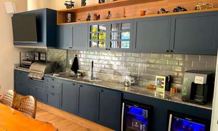 Luxuosa Casa em Alphaville: 4 Suítes e 419m² por R$4,2M