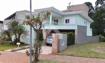 Casa em Condomínio em Santana de Parnaíba - 350m², 4 Suítes