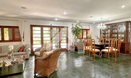 Casa em Alphaville: 4 Suítes, 328m² por R$3,5M à Venda