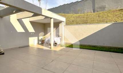 Casa no Tamboré III: 3 Suítes, 200m², Venda e Locação