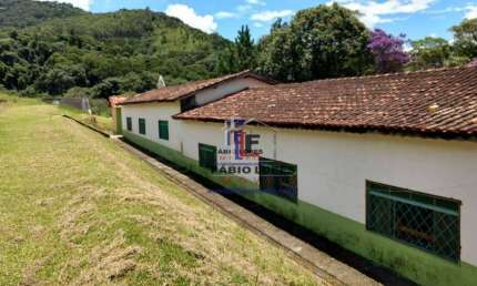 Sítio com 4 dormitórios à venda, 180 m² por R$ 2.600.000 - Curitibanos - Bragança Paulista/SP