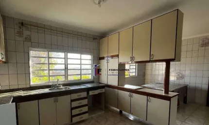 Casa com 3 quartos para alugar na Rua Ilhabela, Vila Aquilino, Santo André