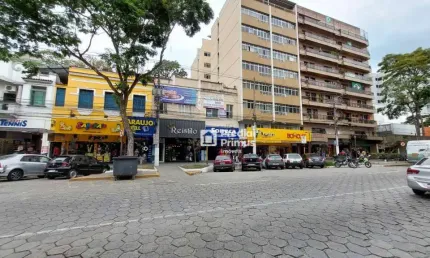 Sobrado com localização privilegiada com 3 dormitórios à venda, 285 m² por R$ 3.000.000 - Centro - Nova Friburgo/RJ