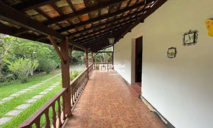 Chácara Urbana: Residência Espaçosa, Terreno Amplo e Oportunidade Comercial
