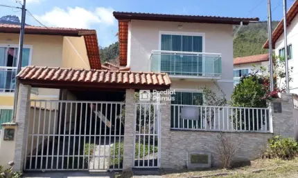 Casa duplex com uma linda vista 2 dormitórios à venda, 76 m² por R$ 440.000 - Sítio São Luís - Nova Friburgo/RJ