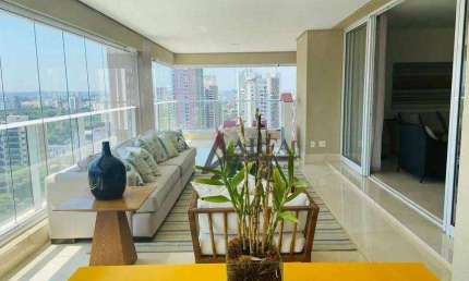** Magnifique - OPORTUNIDADE - Lindo apto. em andar alto c/ ampla e magnífica varanda gourmet c/ churrasqueira - 5 Vagas + Depósito **