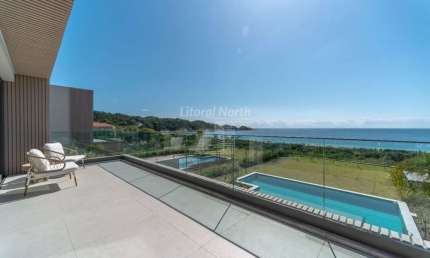 Casa alto-padrão de frente para o mar em Estaleiro - Balneário Camboriú