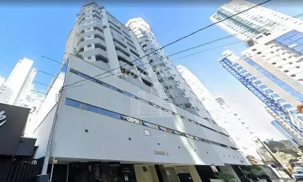 Apartamento no Bairro Pioneiros á poucos metros do mar.