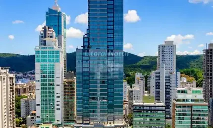 Apartamento de altíssimo padrão de frente para o mar.