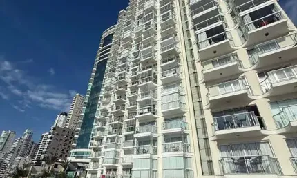 Apartamento de frente para o mar em balneário camboriú.