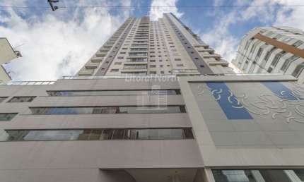 Apartamento a venda no centro de Balneário Camboriú.