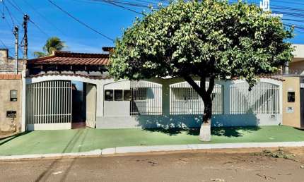 Casa para Venda em Campo Grande, Jardim Imá, 2 dormitórios, 2 suítes, 4 banheiros