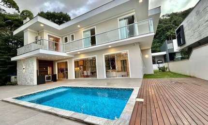 Casa em condomínio fechado com 3 quartos à venda no América, Joinville 