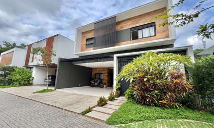 Casa em condomínio fechado com 3 quartos à venda no América, Joinville 