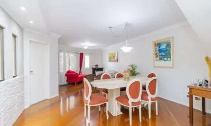 Casa com 4 quartos à venda na Francisco Braga, 156, Guabirotuba, Curitiba por R$ 1.100.000