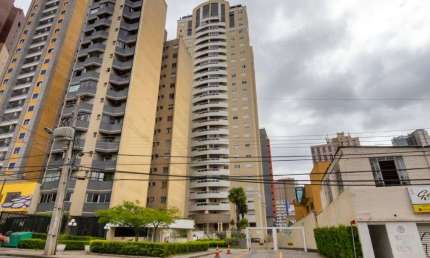 Apartamento com 3 quartos para alugar na Rua Desembargador Motta, 2290, Centro, Curitiba por R$ 4.200