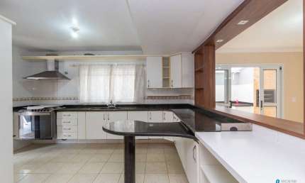 Casa em condomínio fechado com 5 quartos à venda na Rua Frei Tarcísio Mastena, 352, Santa Felicidade, Curitiba por R$ 1.590.000