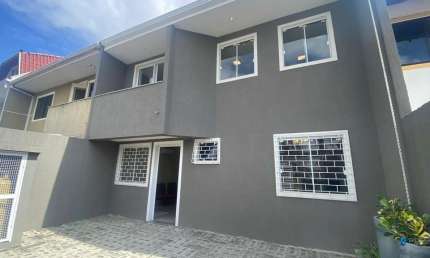 Casa com 4 quartos para alugar na Diógenes Ridgley Raciop, 52, Tarumã, Curitiba por R$ 5.000