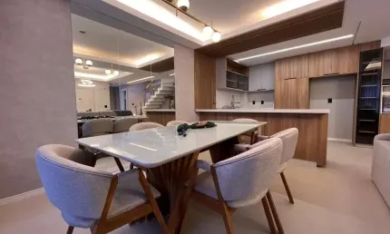 Casa em condomínio fechado com 3 quartos à venda na Avenida Cândido Hartmann, 5118, Santa Felicidade, Curitiba por R$ 1.686.000