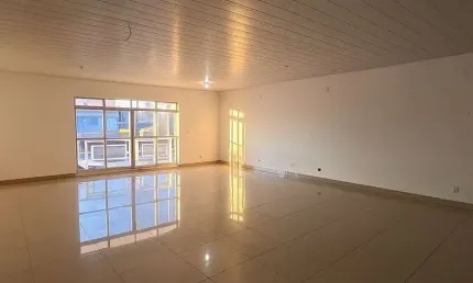 Sala comercial para alugar na Rua Raul Pompéia, 377, Fazendinha, Curitiba por R$ 3.000