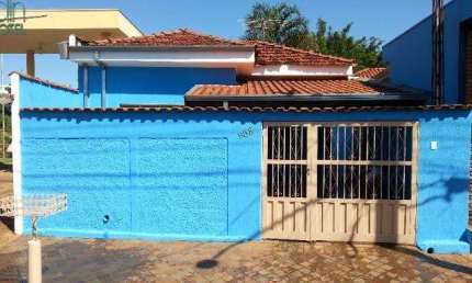 Casa para Venda em Jardinópolis, Centro, 2 dormitórios, 1 suíte, 1 banheiro, 1 vaga