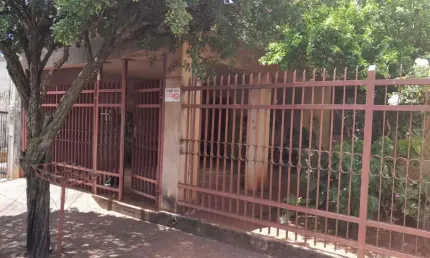 Casa para Venda em Ribeirão Preto, Quintino Facci I, 2 dormitórios, 1 banheiro, 2 vagas