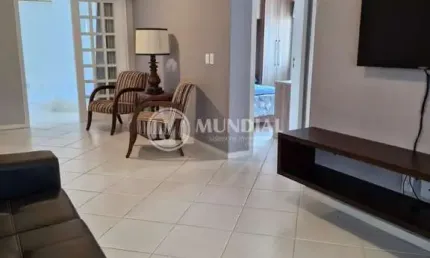 No centro com sacada com churrasqueira, centro, balneário camboriú - sc