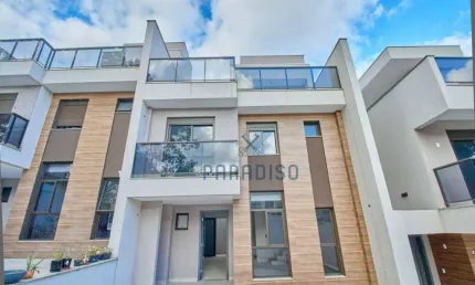 Sobrado com 3 dormitórios à venda por R$ 899.000,00 - Bom Retiro - Curitiba/PR