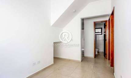 Casa Geminada à Venda em Tupi, Praia Grande - 2 Dormitórios, Quintal e Área de Lazer!