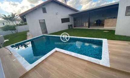 Casa à Venda em Bopiranga, Itanhaém - 2 Dorms, Suíte, Piscina e Churrasqueira por R$590.000