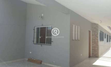Casa Geminada à Venda em Tupy, Itanhaém - 2 Dormitórios, 1 Suíte, Garagem e Quintal por R$ 320.000
