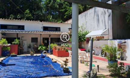 Charmosa Casa Geminada com Suíte, Piscina e Espaço Gourmet em Peruíbe - Oportunidade Imperdível!