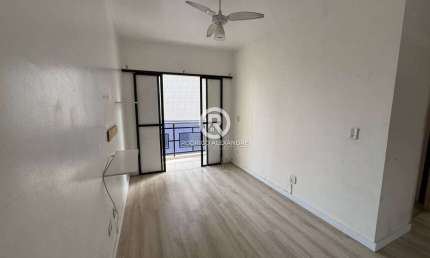 Apartamento à Venda em Praia Grande: 1 Dormitório, Garagem e Varanda! R$ 295.000