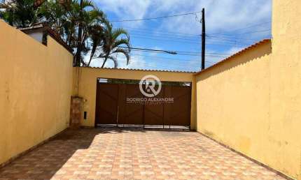 Sobrado à Venda em Mongaguá - 4 Dormitórios, 1 Suíte e 5 Vagas por R$ 320.000!
