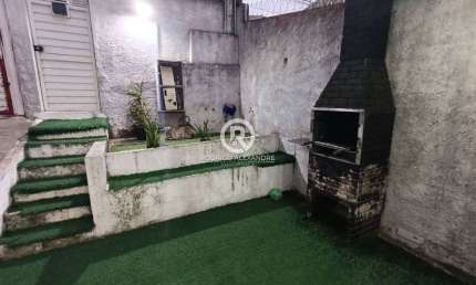 Charmosa Casa com 2 Dormitórios e Quintal à Venda no Parque Real – R$ 650.000