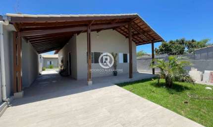 Casa à Venda em Nova Itanhaém - 4 Dormitórios, 2 Suítes e Quintal Espetacular por R$ 650.000
