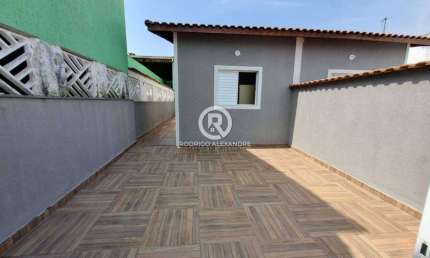 Casa Geminada à Venda em Sion, Itanhaém – 2 Dormitórios, Quintal e Garagem por R$ 225.000