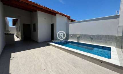 Casa à Venda em Itanhaém - 2 Dormitórios, 1 Suíte, Piscina e Churrasqueira por R$ 370.000!