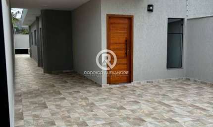 Casa à venda com piscina e espaço gourmet em Itanhaém - 2 dormitórios, 1 suíte por R$ 350.000