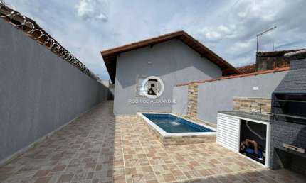 Casa à Venda com 2 Dormitórios, Piscina e Churrasqueira em Nova Itanhaém - R$ 285.000