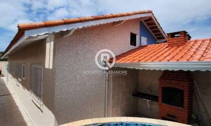 Charmosa Casa à Venda em Nova Itanhaém com 2 Dormitórios, Suíte e Piscina – R$ 375.000