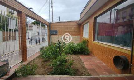 Casa à Venda em Diadema - 4 Dormitórios, Quintal Grande e Vagas para 6 Carros