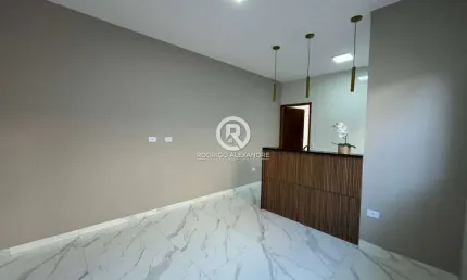 Casa à Venda em Itanhaém - 2 Dormitórios, Suíte, Piscina e Área Gourmet por R$ 319.990!