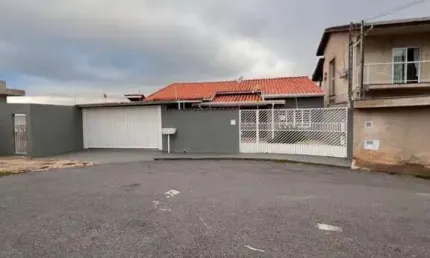 Casa para Venda em Bragança Paulista, Residencial das Ilhas, 3 dormitórios, 1 suíte, 2 banheiros, 2 vagas